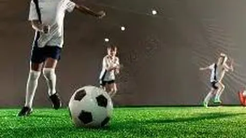 “年轻本土教练崭露头角，神秘黑马领跑国足选帅榜，却藏一致命弱点引关注”